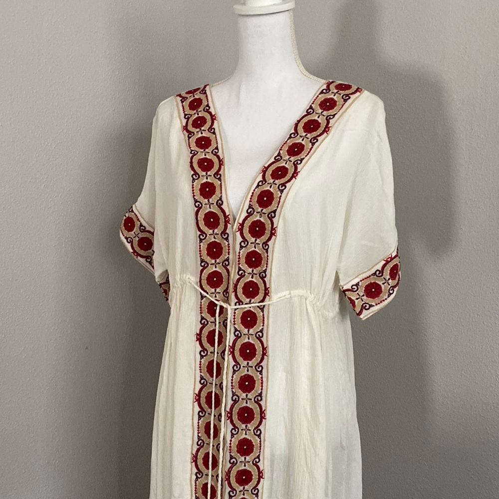 Great casual coverup. Gauzy fabric is comfortable. Never worn.